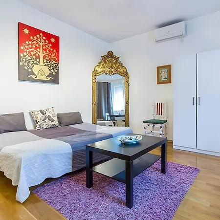 Mohinga Apartment *